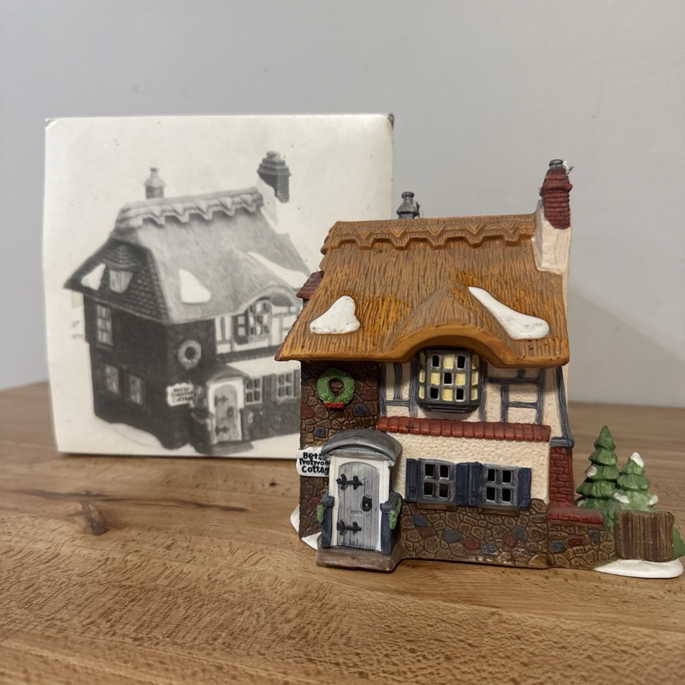 Dept 56 Betsy Trotwoods Cottage Dickens Village Series David Copperfield #5550-6